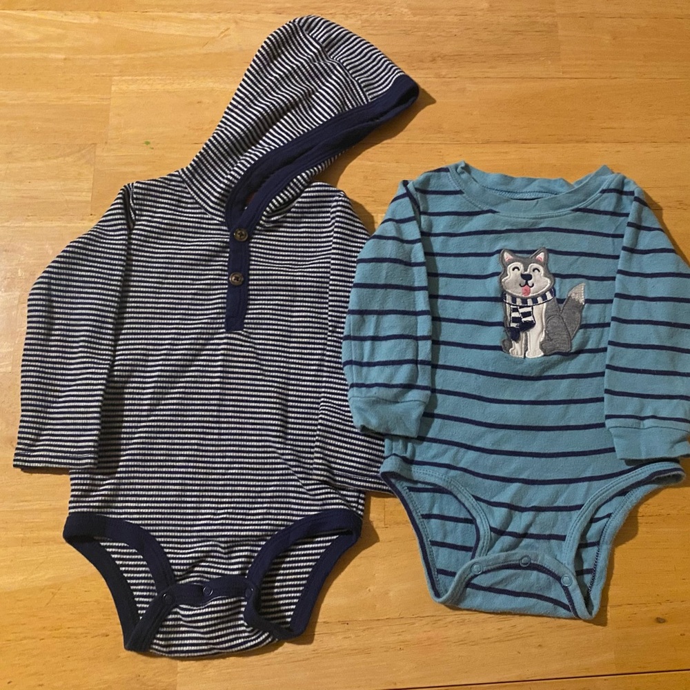 Boy’s size 12m long sleeved onesies!